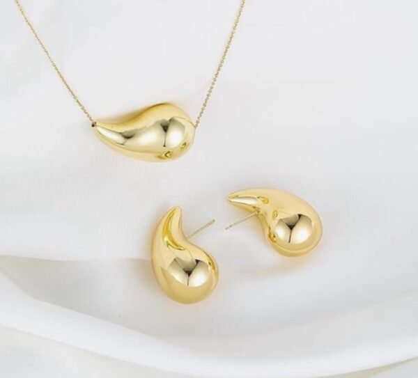 Conjunto aretes y cadena gota de agua - Dorado
