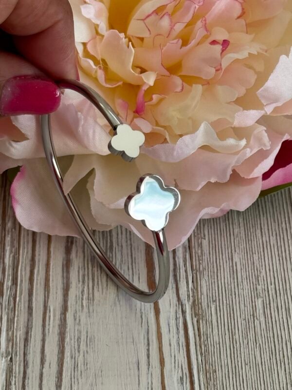 Pulsera Flor de Acero Plateada - Image 2